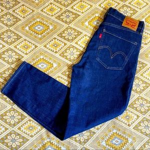 NWOT Levi’s Wedgie fit skinny dark wash sz31